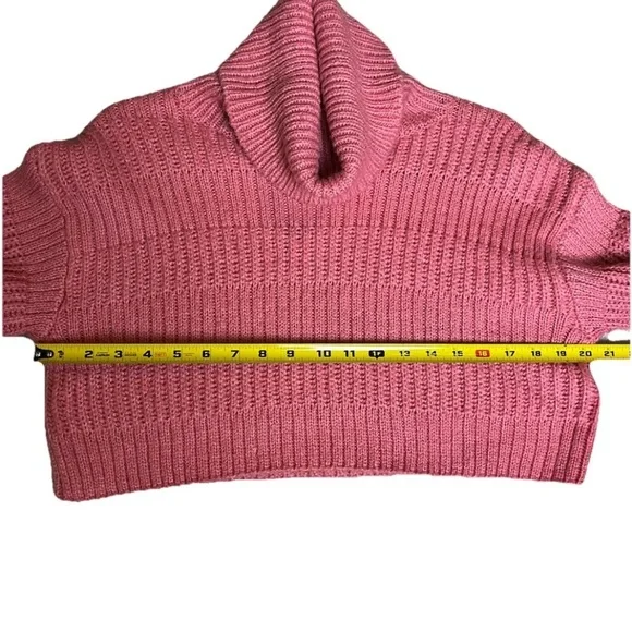 Urban Outfitters Pink Cropped Turtleneck Sweater S Ribbed Knit Barbie Cozycore - Picture 10 of 10